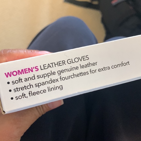 Isotoner genuine leather gloves, size Medium - Picture 4 of 4